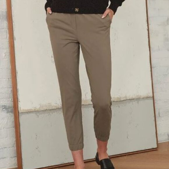 RW&Co. , 4-Way stretch jogger ankle pant in walnut colour - Picture 3 of 13